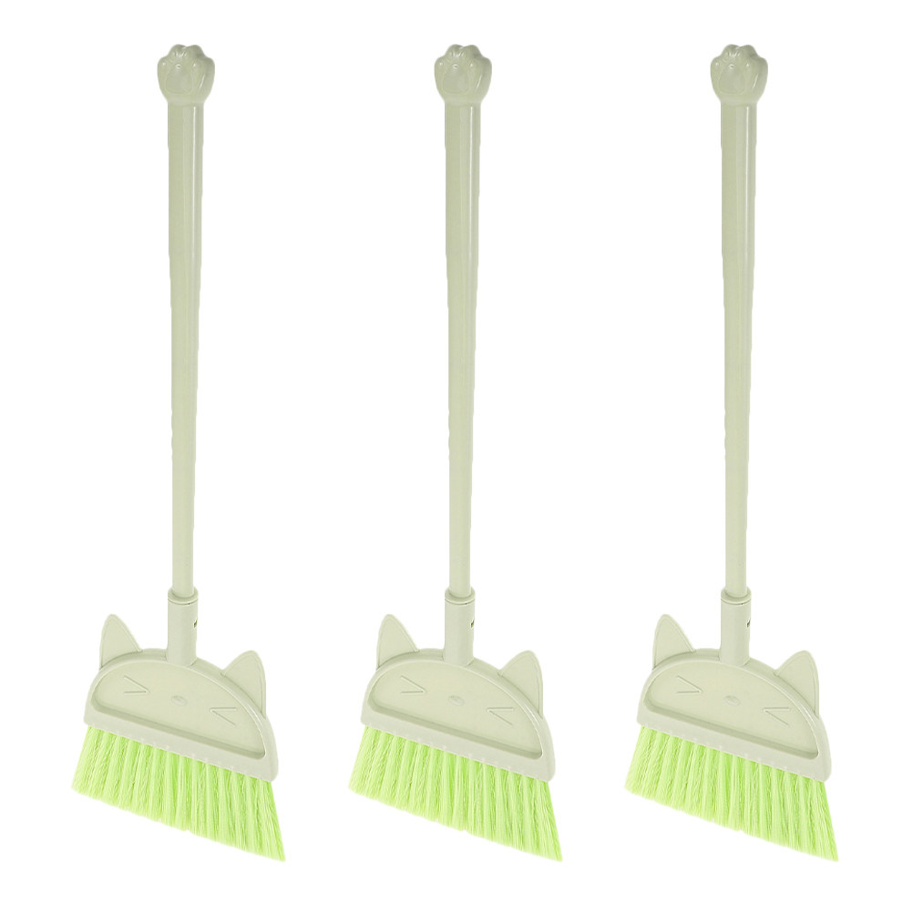 Kids Outdoor Broom - 2歳から6歳のお子様向け、3点セットの子供用ほうきセット。鮮やかな色使いで、手で持って遊べるおもちゃ。室内でも屋外でも楽しく学べます。